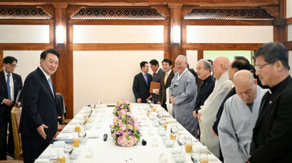 교수집단 사직 예고에도 강경한 尹, “의료개혁, 원칙대로 신속하게 추진하라”