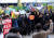  금감원 앞에 모인 홍콩 ELS 투자 피해자 모임. 뉴시스