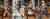 여러 소재와 패턴으로 완성한 셀린느 빅투아르 백을 어깨에 걸친 모델의 런웨이 장면. 중성적인 룩과 조화를 이룬다. [사진 셀린느]
