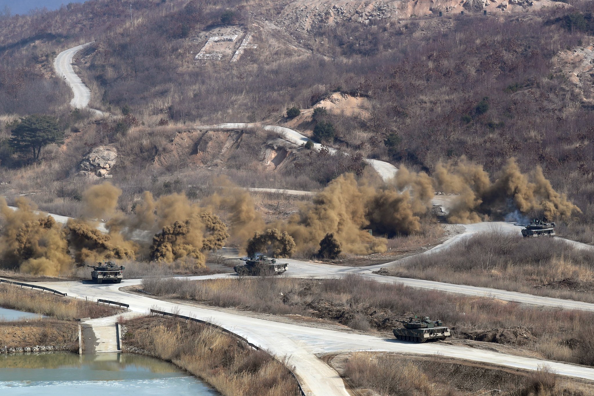 한미 연합 통합화력훈련에서 육군 수도기계화보병사단의 K1A2전차가 사격하고 있다. 사진공동취재단
