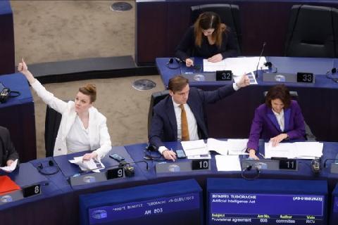 유럽의회, 세계 첫 'AI법' 통과...AI로 생체 정보 수집 금지