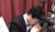 23년간 SBS 파워FM '아름다운 이 아침 김창완입니다'에서 진행을 맡아온 김창완이 마지막 방송 중 노래를 하다 눈물을 보이고 있다. 사진 '아름다운 이 아침 김창완입니다' 공식 인스타그램 캡처
