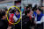 이재명 더불어민주당 대표와 박종진 국민의힘 후보가 지난 12일 인천 서구의 거리에서 선거 유세 중 만나는 모습. 안철수 국민의힘 공동선거대책위원장(오른쪽 사진)도 이 대표와 인사를 나눴다. 사진 유튜브 캡처 