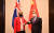 2022년 11월 8일 왕이 중국 외교부장이 인도네시아 발리에서 열린 G20 외교장관회의에 참석해 페니 웡 호주 외교부 장관과 회담하고 있다. 신화통신