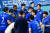 16일 대전 충무체육관에서 열린 우리카드와의 경기에서 작전을 지시하는 김상우 감독과 삼성화재 선수들. 사진 한국배구연맹
