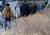 꽃샘추위가 찾아온 18일 오전 서울 중구 청계광장에서 시민들이 출근길을 서두르고 있다. 뉴스1