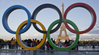 파리올림픽 선수촌에 콘돔 30만개…선수들 침대는 또 '골판지'