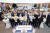 조원태 한진그룹 회장이 지난 4일 서울 강서구 대한항공 본사에서 열린 창립 55주년 행사에서 직원들과 기념 촬영하고 있다. 연합뉴스