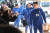 황인범(오른쪽) 등 축구 국가대표팀이 21일 월드컵 태국전을 앞두고 훈련을 위해 고양운동장에 들어서고 있다. 이날 훈련은 비공개로 했다. [뉴시스]