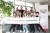 서울 종로구 새문안로 서브원 본사에서 김동철 서브원 사장(뒷줄 왼쪽 두번째), 남은자 전무(앞줄 오른쪽 첫번째)가 한국을 방문한 베트남 법인 우수성과자 직원 7명과 함께 기념 촬영을 했다.??