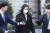 입시 비리 혐의로 기소된 조국혁신당 조국 대표의 딸 조민 씨가 22일 오전 서울중앙지법에서 열린 1심 선고공판에서 벌금 1천만원을 선고 받은 뒤 청사를 나서고 있다. 연합뉴스