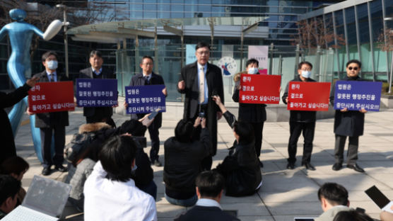 충북대 의대 교수 "200명 교육 도저히 불가능...실습도 못한다"