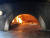 나폴리에서 들여와 설치한 일체형 장작 화덕의 420~450도 고온에서 피자를 굽고 있다. [사진 이택희]