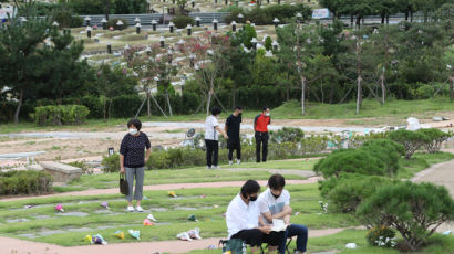 [단독] "父유골 밤새 트렁크 모실 판"…화장장 대책 "땜질식" 혹평 