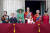 지난해 6월 17일 촬영된 영국 왕실 가족들의 모습. 왼쪽부터 앤 공주, 조지 왕자, 케이트 미들턴 왕세자빈, 루이스 왕자, 윌리엄 왕세자, 샬럿 공주, 찰스 3세 국왕, 카밀라 왕비. AP=연합뉴스