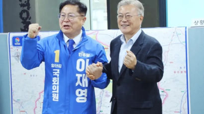 선거캠프까지 방문한 문재인 …野양산갑 후보 "너무나 영광" 