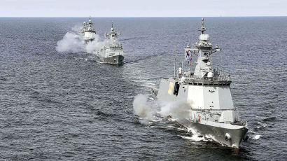 [포토타임] 해군, '서해수호의 날' 맞아 실사격 해상기동훈련
