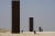 카타르 브루크 자연보호구역의 사막에 설치된 리처드 세라의 작품 '동서/서동'(2014)[AP=연합뉴스]