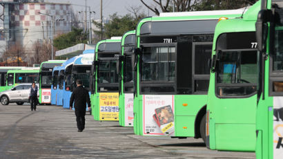 서울 시내버스 12년 만에 멈췄다…총파업에 아침 출근길 비상