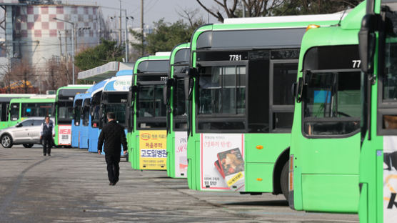 서울 시내버스 12년 만에 멈췄다…총파업에 아침 출근길 비상