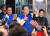 이재명 더불어민주당 대표가 27일 오전 충북 충주시 무학시장을 방문해 시민들에게 지지를 호소하고 있다. 뉴스1