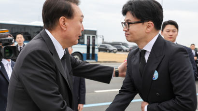 출구 없는 '2000 숫자 싸움'…의정 대치에 환자만 죽어난다 [view]