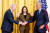 조 바이든(맨 왼쪽) 현 대통령과 버락 오바마(맨 오른쪽) 전 대통령, 그 사이의 현 부통령 카말라 해리스. AP=연합뉴스