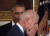 2017년 사진. 조 바이든 당시 부통령이 기쁨의 눈물을 흘리고 있다. 버락 오바마 당시 대통령이 그에게 "대통령 메달"을 수여한 직후, 감동에 젖어서다. AFP=연합뉴스