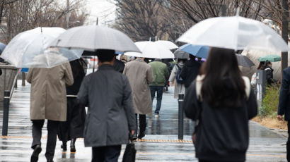 전국 덮친 황사, 수도권 흙비 내린다…주말엔 모처럼 맑은 날씨