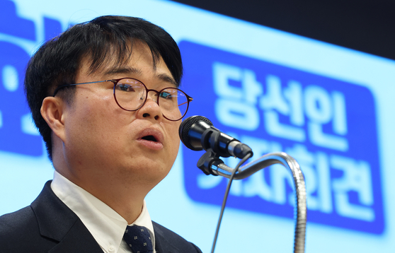 "의사 매도 정치인, 진료실서 낙선운동" 의협회장 논란