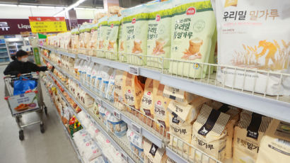 [단독] 빵값 내려갈까…식품업계들 '밀가루' 가격 내일부터 인하