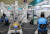 지난해 3월 23일 서울 강남구 삼성동 코엑스에서 열린 제38회 국제의료기기ㆍ병원설비전시회(KIMES 2023)에서 참관객들이 수술 로봇 등을 둘러보고 있다. 연합뉴스