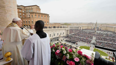 교황 “평화는 손 내밀고 마음 열 때 만들어져” 부활절 메시지