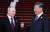 지난해 10월 베이징에서 열린 제3회 일대일로 정상회담에 참석한 블라디미르 푸틴(왼쪽) 러시아 대통령이 시진핑(오른쪽) 중국 국가주석과 환담하고 있다. AFP=연합뉴스