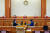 이종석 헌법재판소장(가운데) 및 헌법재판관들이 심판정에서 선고기일을 진행하는 모습. 뉴스1