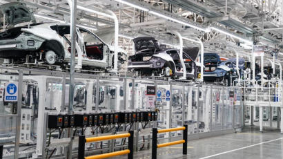 [Biz-inside,China] 샤오미 전기차 공장, 자동화율 91%...로봇이 만든다