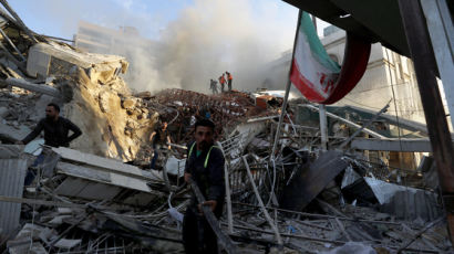 [사진] 이스라엘, 시리아 이란 영사관 공습 … 국제유가 급등
