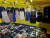 지난 3월 16일 서울 동대문 새빛시장(노란천막) 위조 상품 합동단속에서 압수된 짝퉁들. 사진 특허청