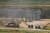 4일(현지시간) 이스라엘과 가자지구 국경 인근에 있는 이스라엘 군용 차량과 군인들. 로이터=연합뉴스 