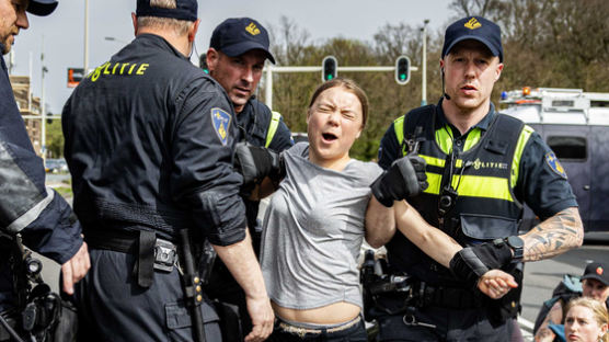 21세된 기후활동가 툰베리… 네덜란드서 시위 도중 체포