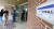 제22대 국회의원 선거 사전 투표 둘째 날인 6일 오후 전남 나주 남평초등학교 사전투표소에서 유권자들이 줄을 서서 입장을 기다리고 있다. 뉴스1