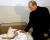 2004년 블라디미르 푸틴 대통령이 베슬란학교 인질 사건의 희생자가 있는 병원을 방문하고 있다. AP=연합뉴스