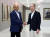 지난 4일 박지원 두산 부회장(오른쪽)과 아르빈드 크리슈나 IBM 회장이 미국 뉴욕에 있는 IBM 본사에서 만나 다양한 미래 기술 트렌드에 대해 논의했다. 두산
