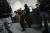 모스크바 공연장 테러 용의자가 지난달 25일 지역 법원에서 FSB 요원에게 끌려가고 있다. AP=연합뉴스