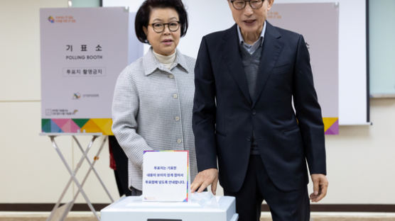 이명박도 한 표 행사…"정치가 한국 전체 수준에 안 맞아"