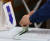 제22대 국회의원 선거일인 10일 오전 인천 남동구 석천경로당에 마련된 간석4동 제2투표소에서 한 시민이 투표하고 있는 모습. 연합뉴스