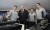 지난 2월 한화오션 거제사업장을 방문한 카를로스 델 토로 미국 해군 장관이 권혁웅 한화오션 대표이사의 안내를 받아 함정 건조 현장을 둘러보고 있다. 사진 한화오션