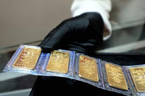 국제 금값, 온스당 2400달러 첫 돌파…중동 위기 고조 영향