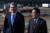 기시다 후미오(오른쪽) 일본 총리가 12일(현지시간) 로이 쿠퍼 노스캐롤라이나 주지사와 함께 노스캐롤라이나주 리버티의 도요타 전기자동차 배터리 공장 건설 현장을 둘러보고 있다. AFP=연합뉴스