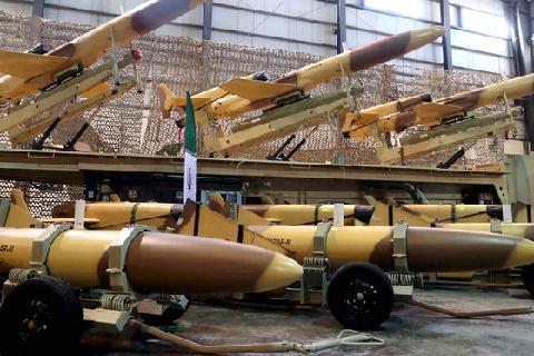 이란, 이스라엘 보복 공격 개시…"미사일·드론 300대 발사"